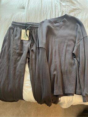 Daily Drills Vintage Black Long Sleeve Thermal Top and Pants